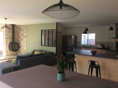 4 bedroom house with garden and pool