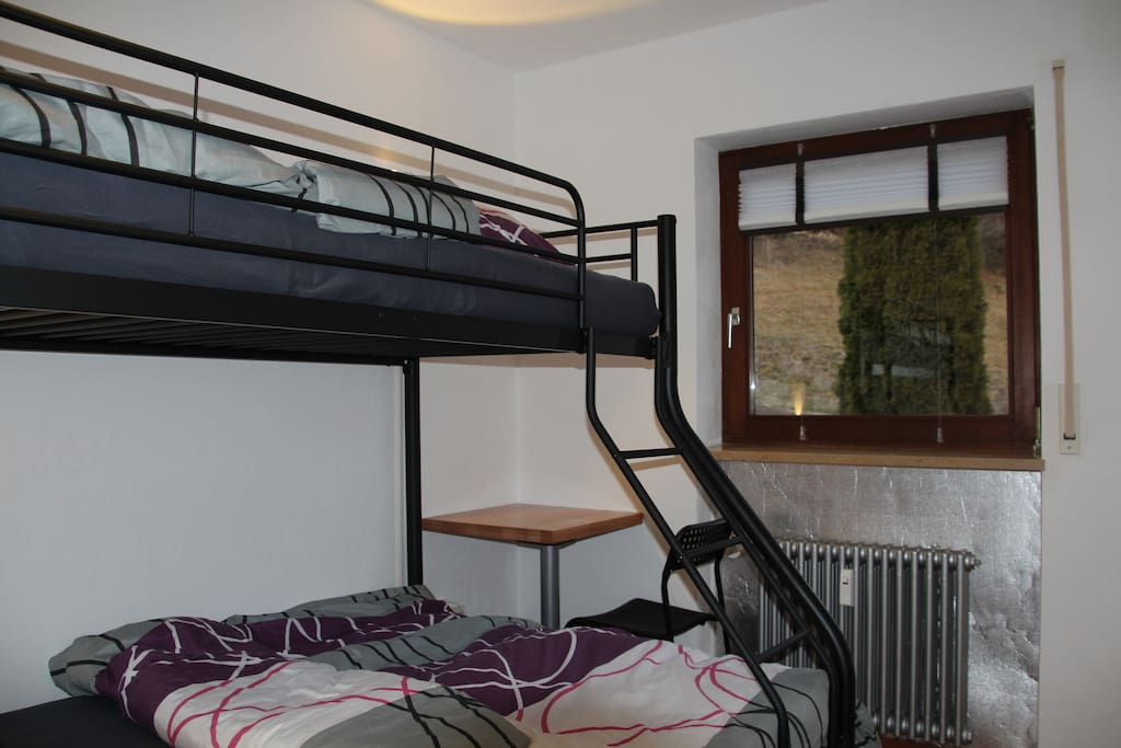 Schlafzimmer 2