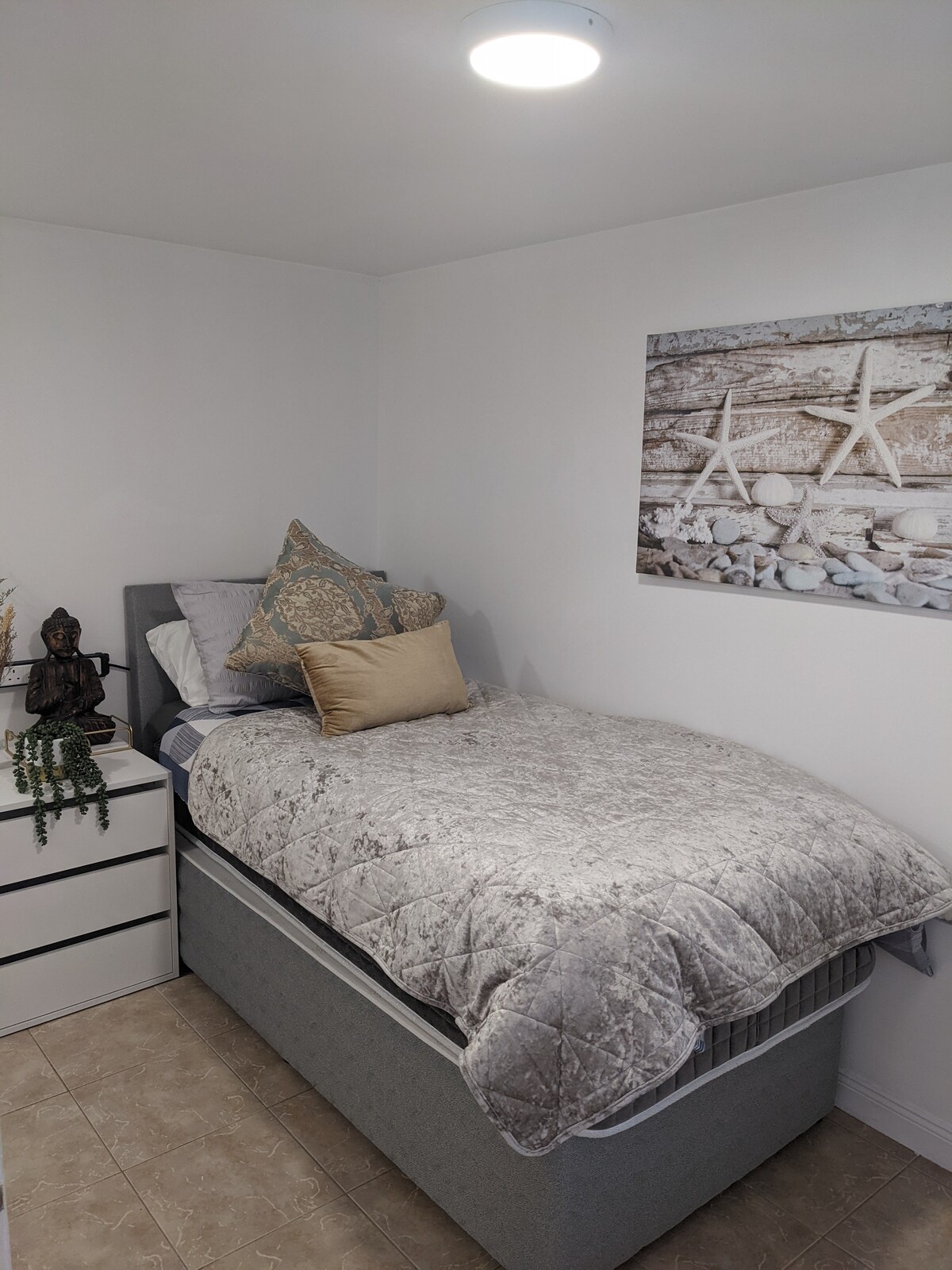 Луксозно единично легло