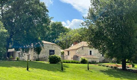 Three country houses for 14 people.