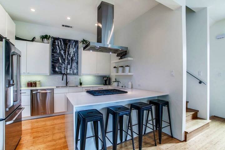 Modern Oasis. 2 homes connected gallery image 5