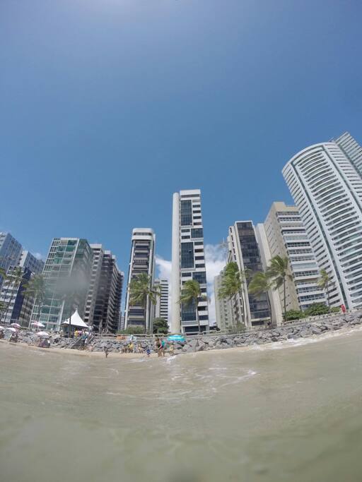 O mar é do outro lado da rua / sea is across the streed