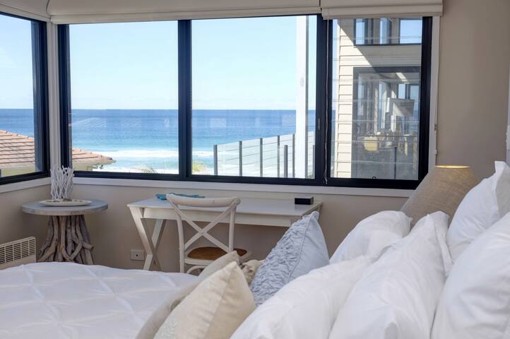 Rockpool – Blueys Beach House w Stunning Views! gallery image 4