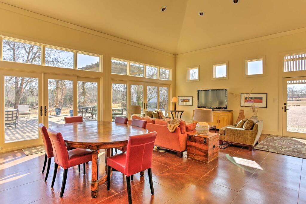 The property features 2 bedrooms and 2.5 baths split between 3 separate cottages