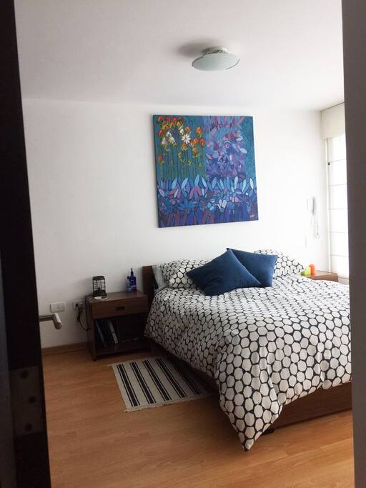 Habitación con cama de dos plazas