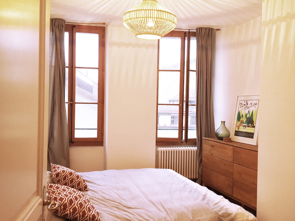 Главна соба, брачен кревет (широк 180-220 см)