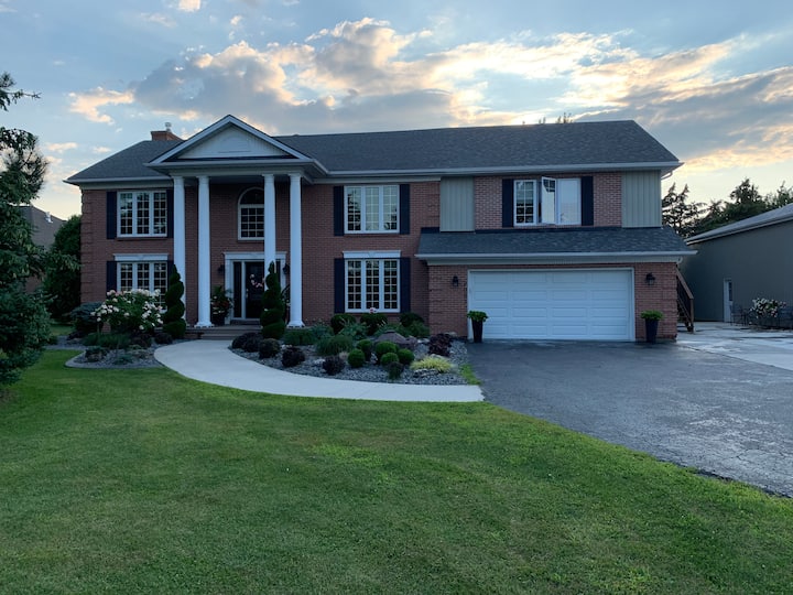 Woodslee Bed & Breakfast 2 Bed and breakfasts for Rent in South