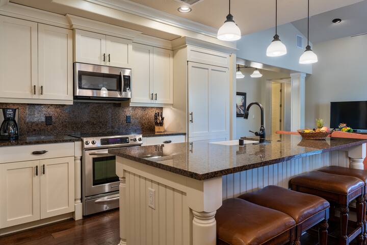 10BR/10BA Luxury Villas, AC, Pool, Walk To Beach gallery image 4