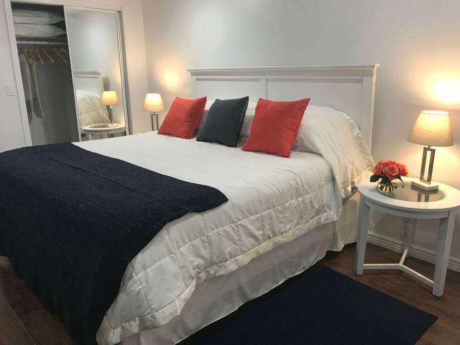 Sleep like a baby in this top of the line king size Sealy Posturepedic Mattress