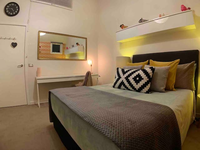 Airbnb Fitzroy North Holiday Rentals Places To Stay