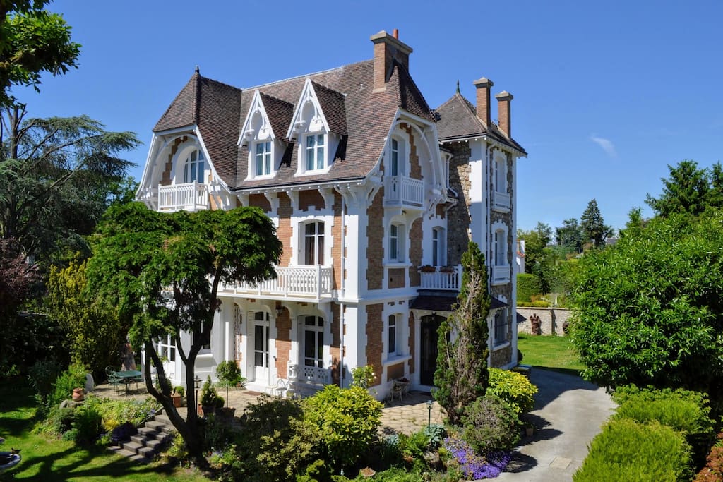 Villa de caractère 8 à 16p, 15 mn de Paris350 m2 Villas à louer à La