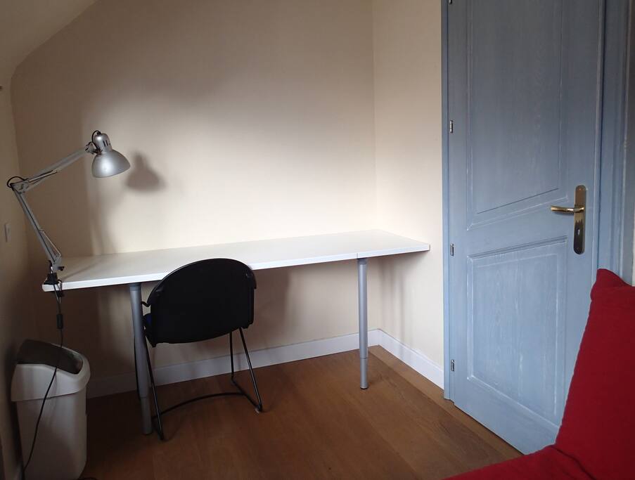 Dans votre chambre, un espace bureau