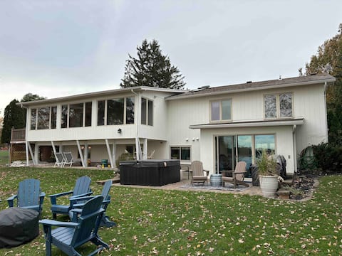 The Pond Oasis | 20 Minutes to Downtown Rochester!