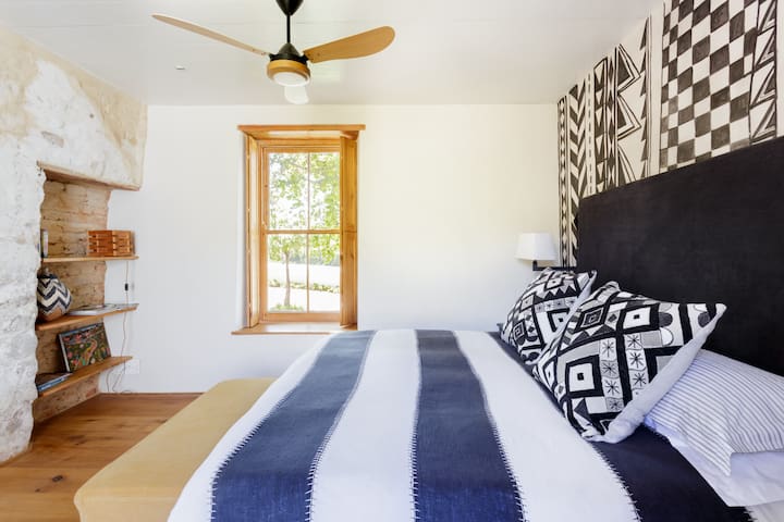 Walk Through the Vineyards from Historic Designer Cottage gallery image 3