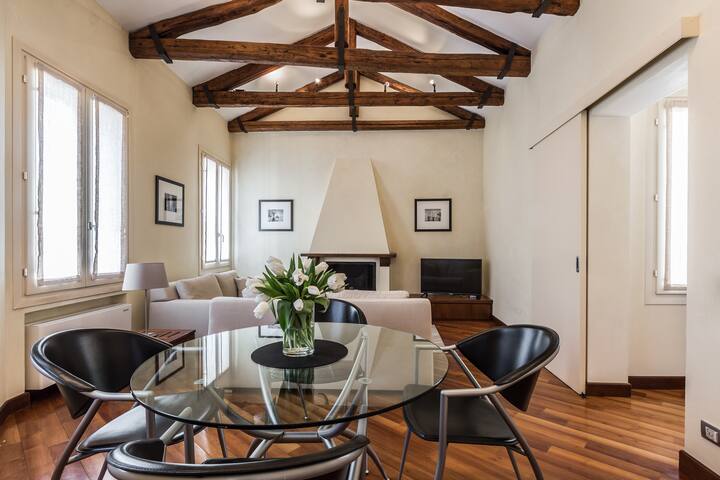 Ca’ Pantalon Bright Apt with Terrace gallery image 5