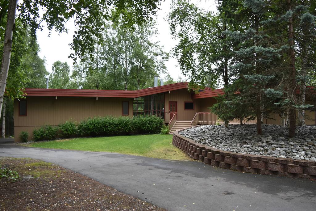 Front drive (loops around to the left, plenty of room for two big-rig RVs and other vehicles)