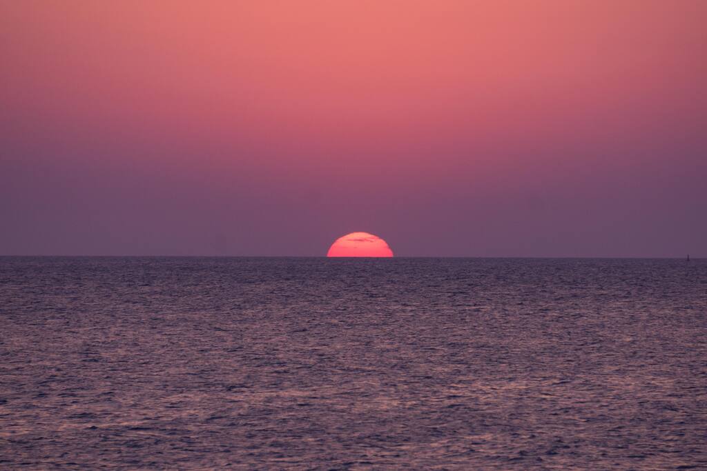 Bienvenidos a Atlántida; donde podrías ver este atardecer todos los días (you could witness this sunset every single day!!)