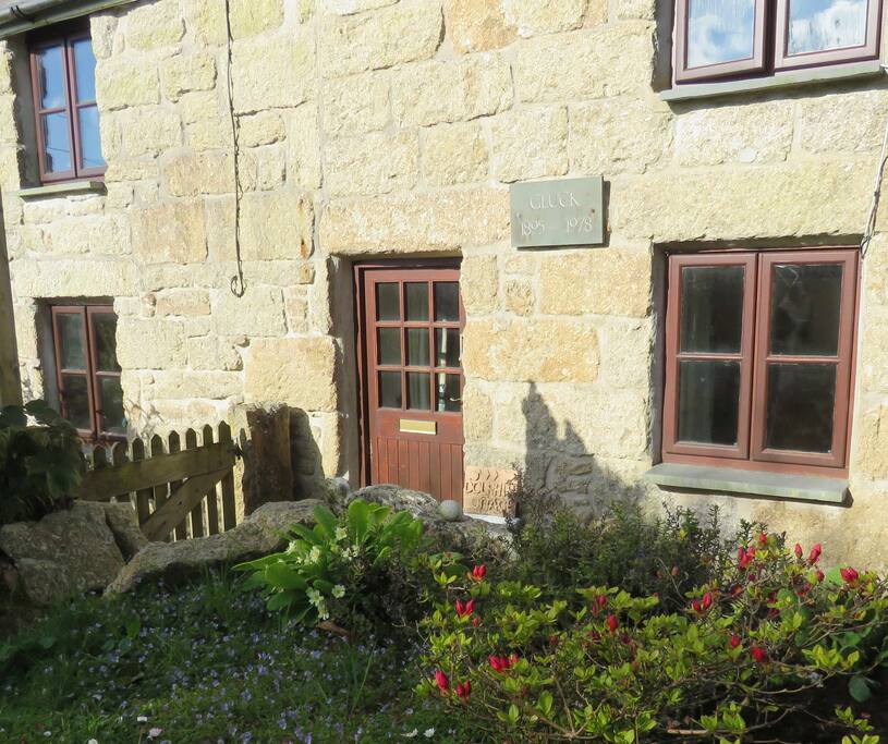 The front of the cottage with the sign commemorating Gluck the artist.