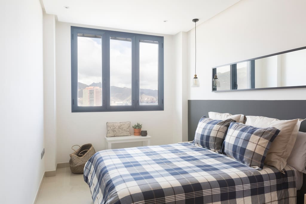 Bedroom with standard double bed / Habitación con cama doble