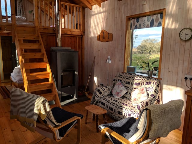 Cosy Eco Cabin with hot tub