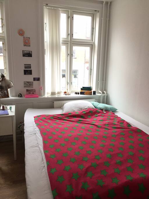 A very comfy bed for 1 person