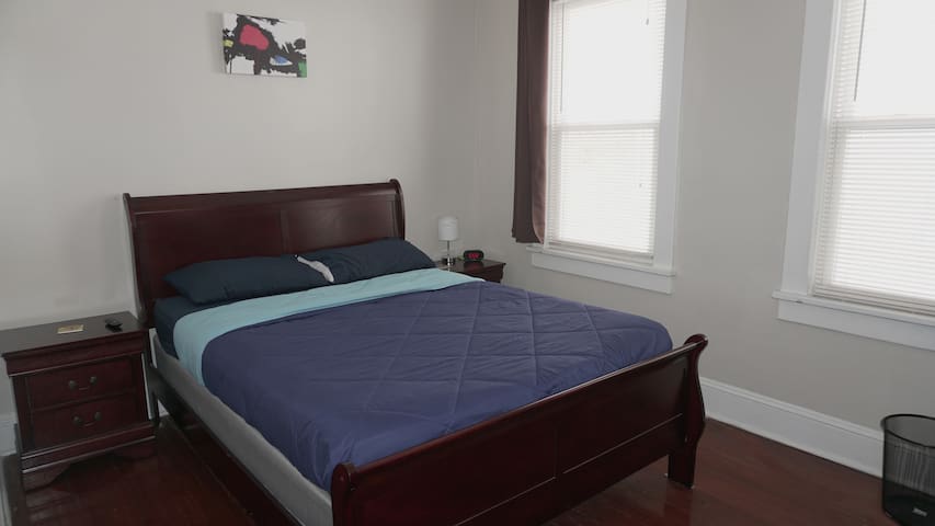 Private rm (A) near Rutgers/RWJUH/SPUH +WIFI/TV/AC