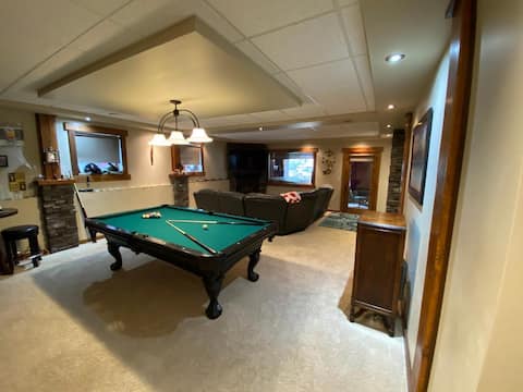 Successful Airbnb property: Logue’s Lodge, 5 bedroom chalet, ski, golf, bike in Kimberley