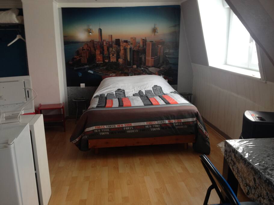 2e grande chambre tout confort, très claire avec vrai lit deux personnes, excellent matelas neuf