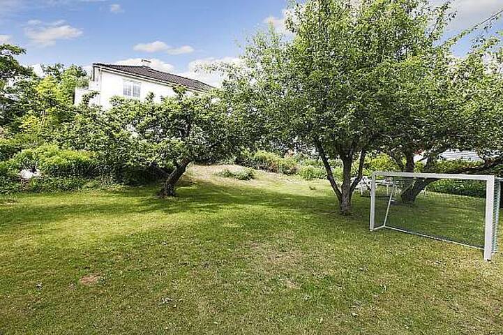 Stor murvilla nære sentrum og Marka gallery image 4