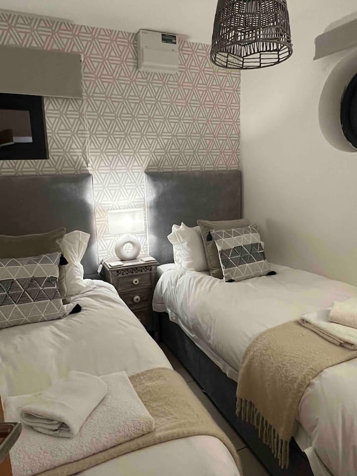 ห้องนอน 2 เตียงคู่