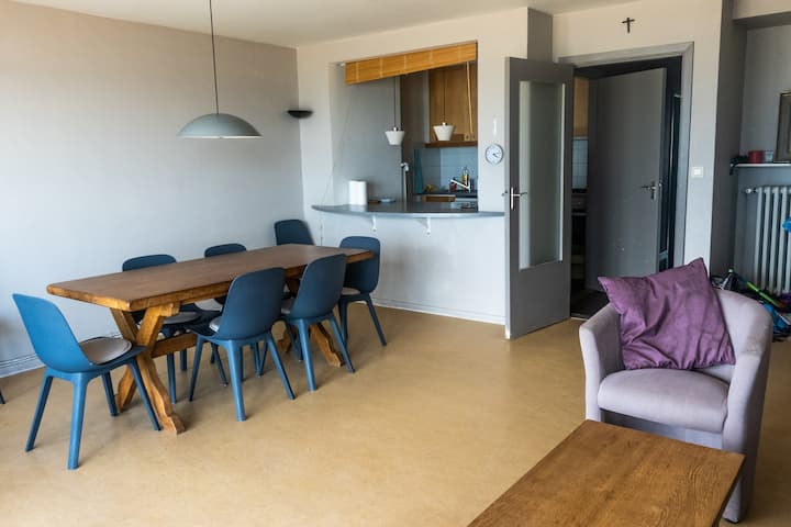 8 Places apartment facing the sea