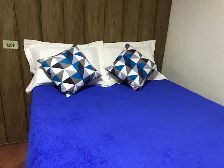 1 cama de matrimonio + 1 litera