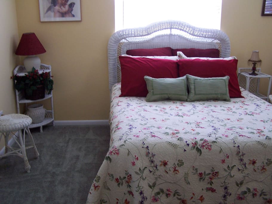 2ND BEDROOM WHICH CAN FIT ANOTHER SINGLE
