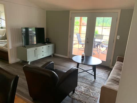 Successful Airbnb property: Upscale lodging minutes away from Glacier N. Park in Coram