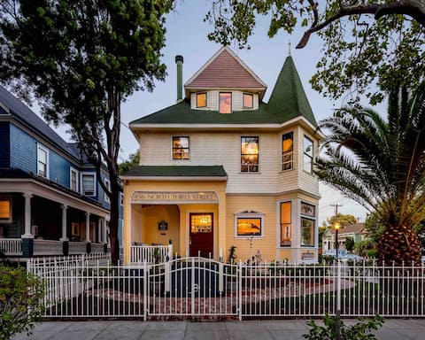 SJ Downtown Historical with Victorian Experience