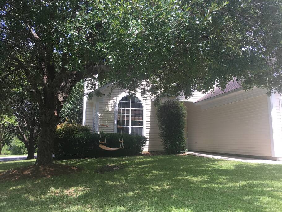 Front yard & swurfer swing