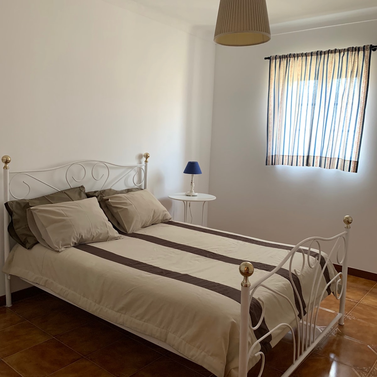 Спална соба на долниот кат - 2-ра