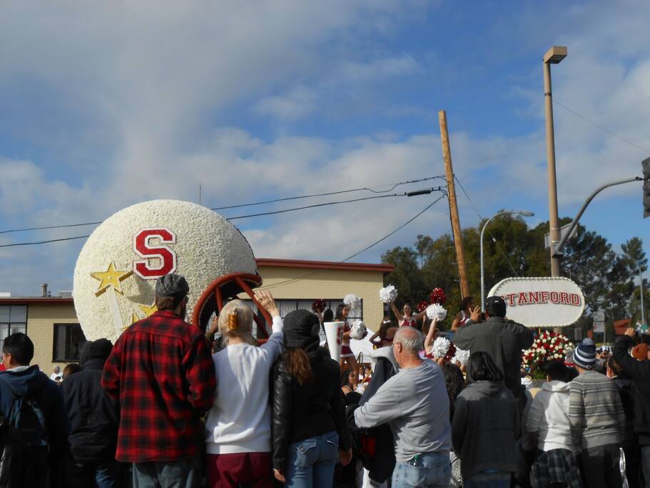 this is about 4 blocks from the building you will be staying at the end of the rose bowl parade