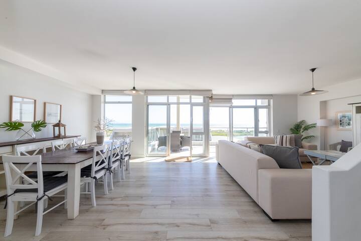 Dolphin Beach C110 Beachfront Beauty by HMH gallery image 2