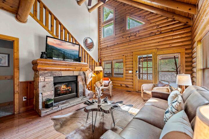 The Luxe Pine Near Dollywood - Cabins for Rent in Pigeon Forge