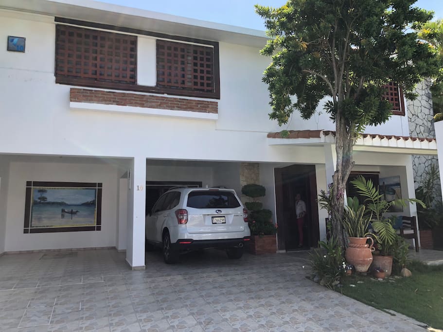 Fallada de la casa, marquesina para 6 vehículos
