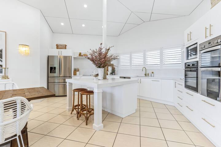 Luxe coastal village home, Peregian Beach gallery image 2
