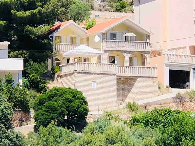 Listing in Hvar