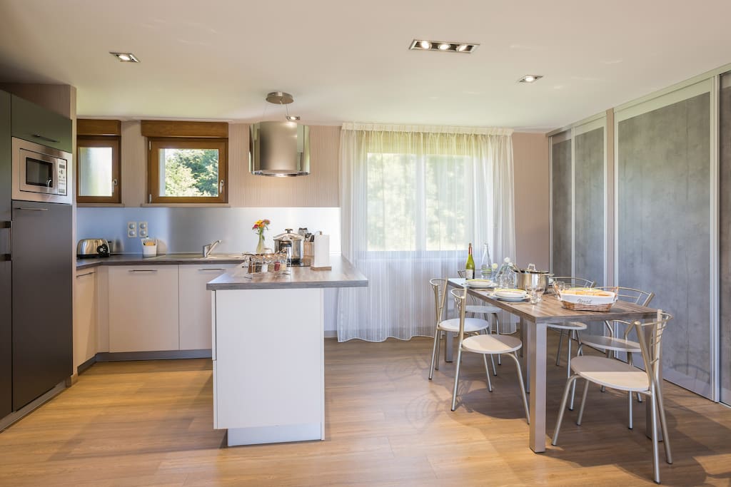 espace cuisine et coin repas - appartement Pic du Lizieux