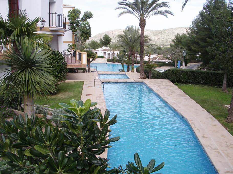 Cascading swimming pools