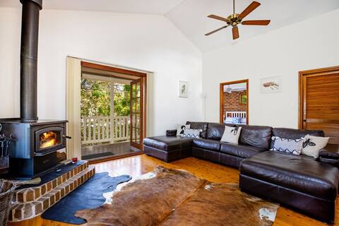 Eagles Point - Water Views & Spa - Pet Friendly