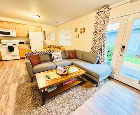 Private Cozy Suite w/Patio, Alderwood Mall,Seattle