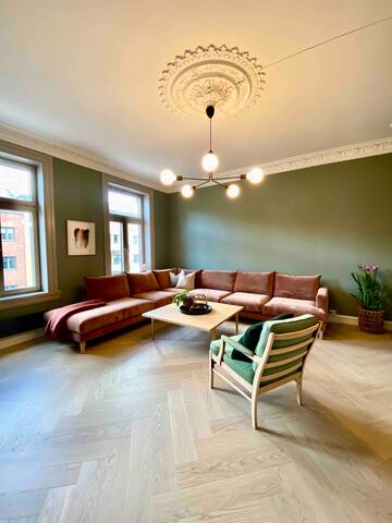 Spacious apartment with free parking & 2 balconies gallery image 2