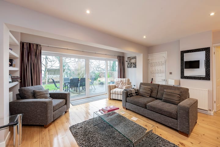 Beautiful Self Contained Apartment With Parking - Bath