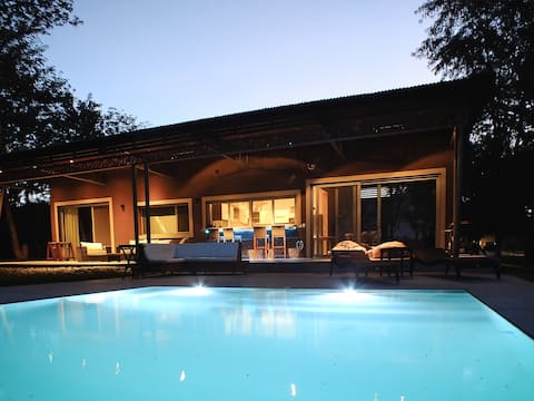 Modern house in Pilar in Golf stays